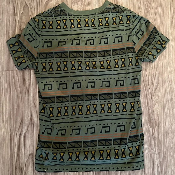 Stylish patterned t-shirt - Picture 3 of 3